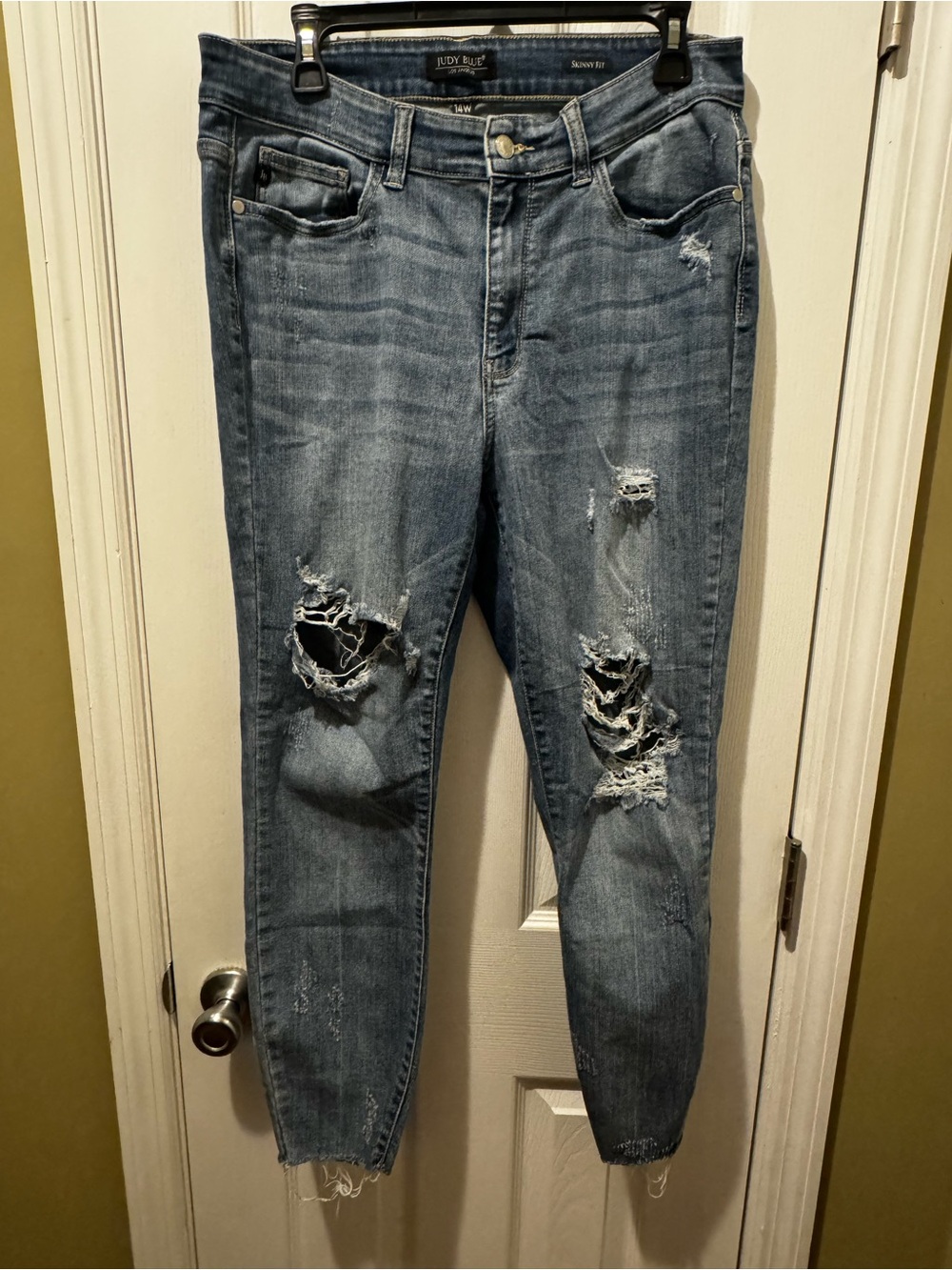 Judy Blue Light Wash Distressed Ripped Jeans
